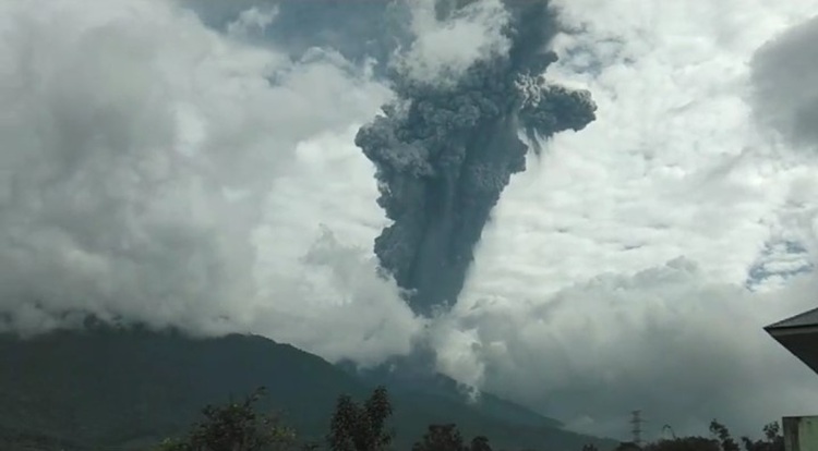 Gunung Marapi Erupsi