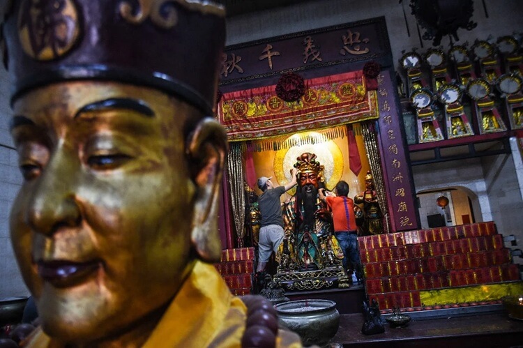 Mengenal Ciam Si, Tradisi Ramalan Masyarakat Tionghoa Jelang Imlek