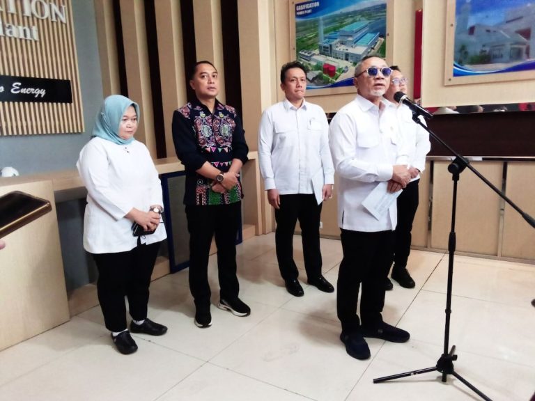 Menko Zulhas Belajar Pengolahan Sampah Benowo Surabaya