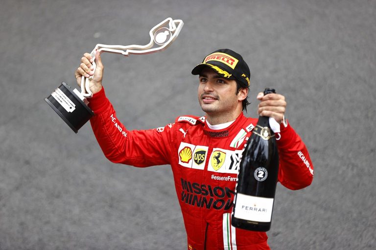 Sainz Membagi Cerita Manisnya di Ferrari