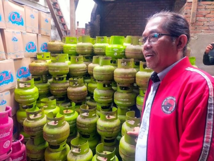 Antrian LPG Surabaya