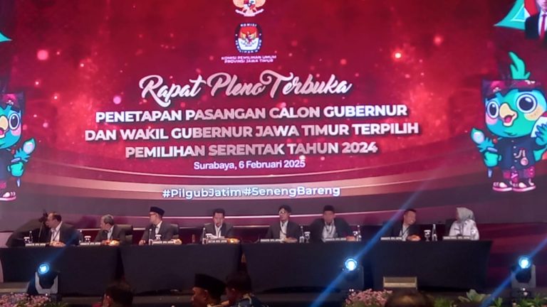 KPU Resmi Tetapkan Khofifah-Emil Jadi Pemenang di Pilgub Jatim 2024