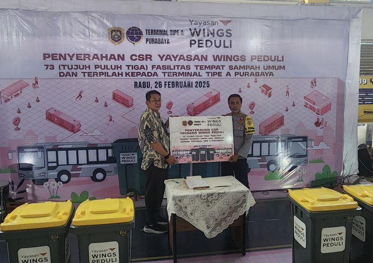 Tunjang Kebersihan, Yayasan Wings Peduli Sumbang 73 Tempat Sampah di Terminal Purabaya