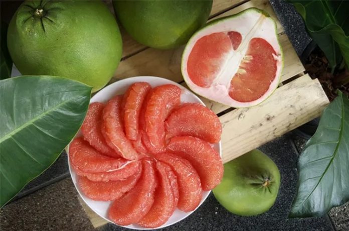 Buah Mengonsumsi Obat