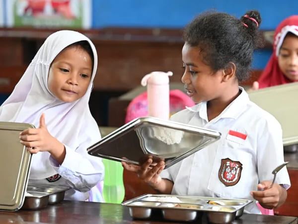 Dari Dapur Gizi ke Sekolah: Perjalanan Makan Bergizi Gratis untuk Anak-Anak Sorong