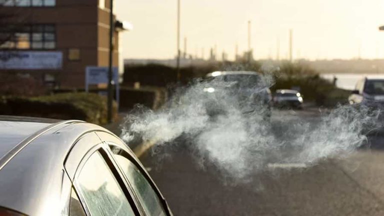 Efek Buruk Vape di Mobil: Anak Rentan Terkena Zat Pemicu Kanker