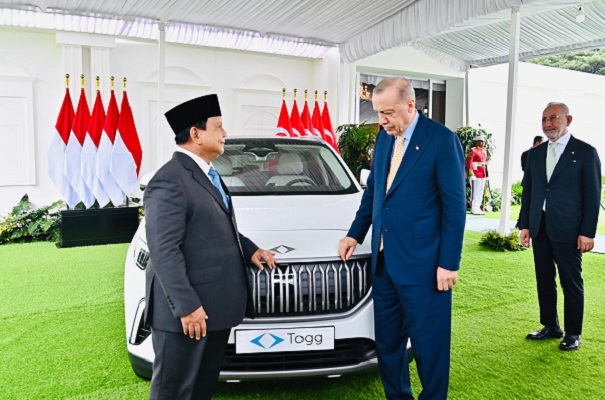 Presiden Erdoğan Beri Hadiah Persahabatan