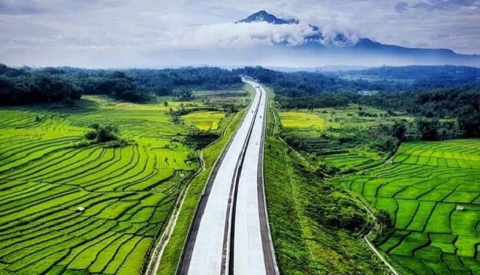 Daftar Jalan Tol dengan Pemandangan Indah