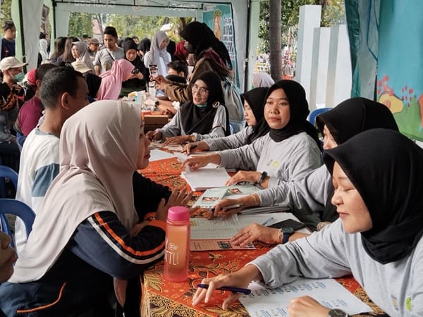 Kisah Petugas Layanan Publik