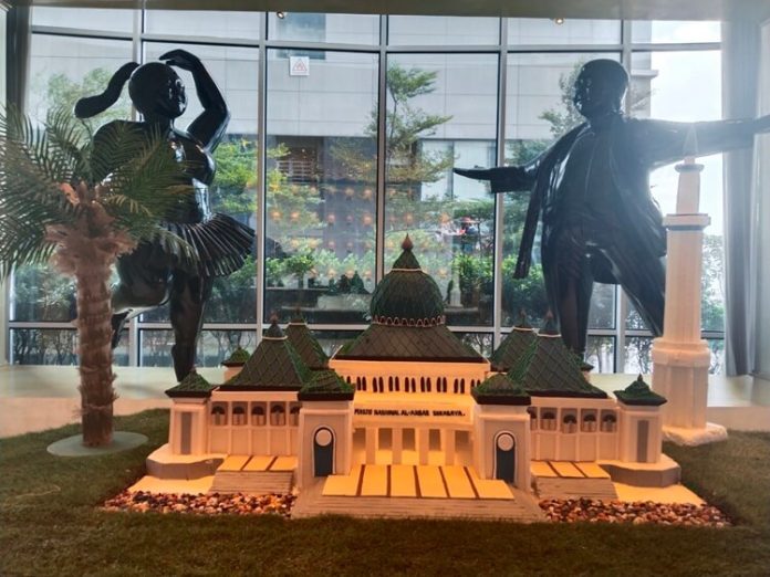 Cokelat Miniatur Masjid Al-Akbar