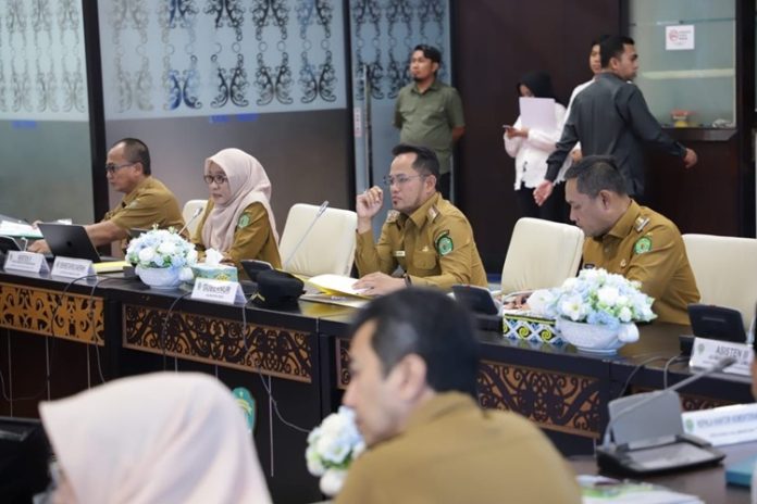 Gubernur Kaltim Rapat Pimpinan Perdana