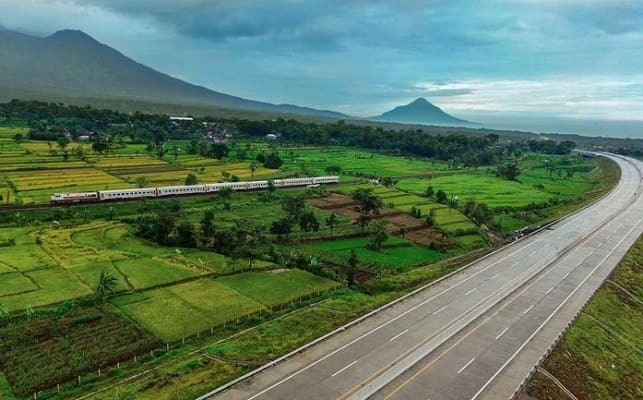 Daftar Jalan Tol dengan Pemandangan Indah
