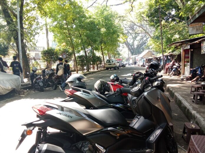 Pemkot Bandung Parkir Liar