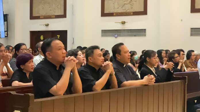 Misa Oktaf Paskah Katedral Surabaya