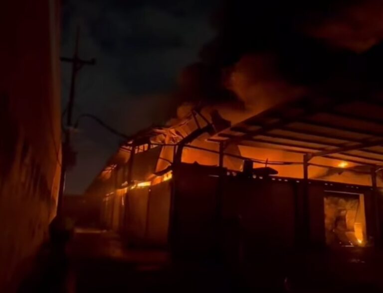 Dua Gudang Ardiles di Surabaya Ludes Terbakar