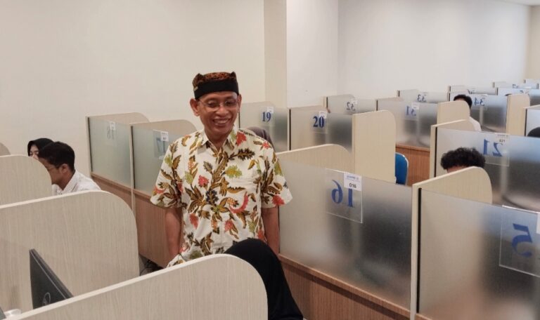 Ganti Alas Kaki, Cara Unair Cegah Praktik Kecurangan Peserta UTBK