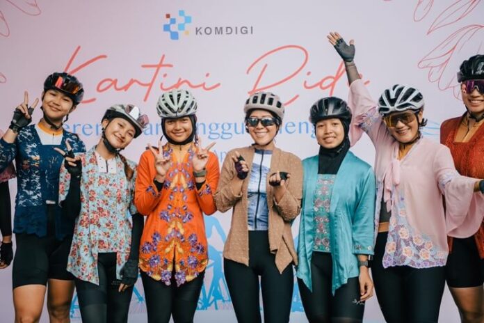 Menkomdigi Gowes Kartini
