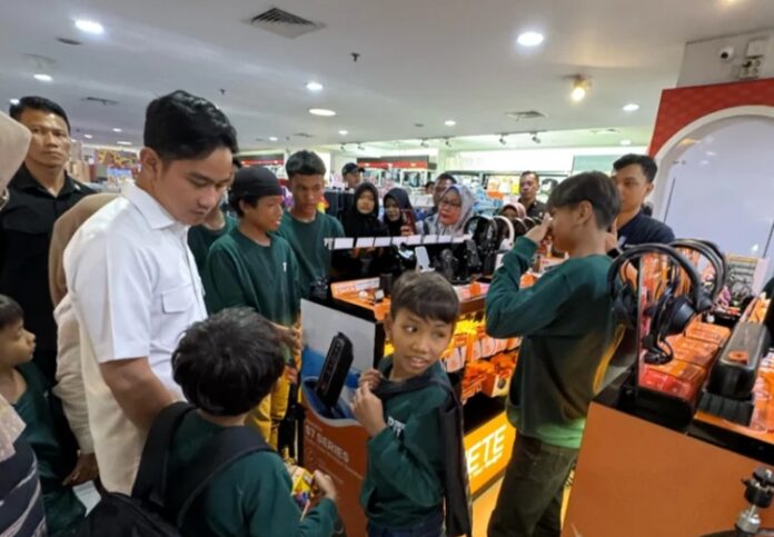 Wapres Anak Yatim Buku Gramedia