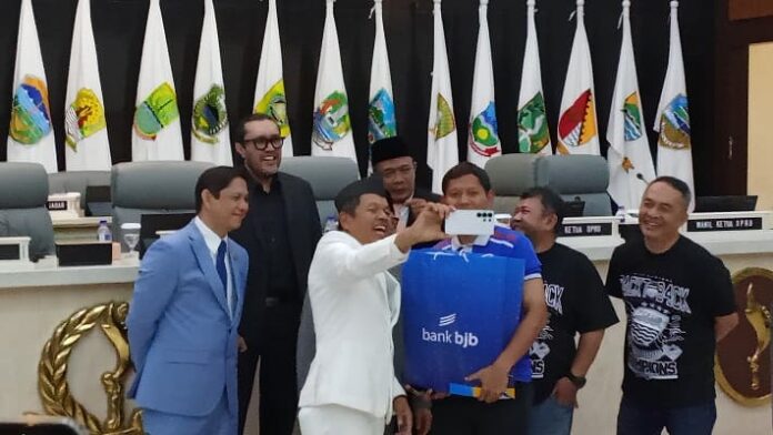 Bonus KDM untuk Pemain Persib