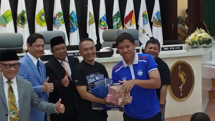 Bonus KDM untuk Pemain Persib