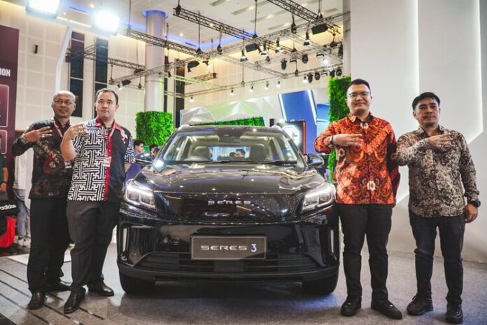Mobil Listrik SERES 3 IIMS