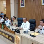 Wamenaker Larang Perusahaan Tahan Ijazah Karyawan, Sanksinya Gak Main-main.