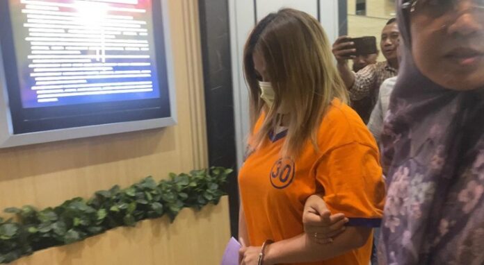 Jan Hwa Diana Tersangka