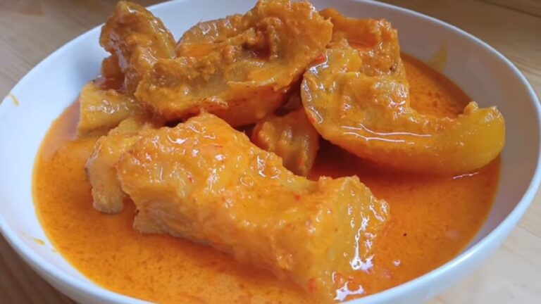Lauk Istimewa! Gulai Kikil Sapi Kenyal dengan Kuah Pedas