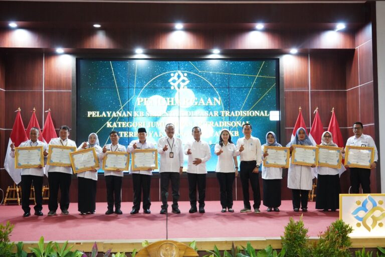 Jawa Timur Sabet 3 Penghargaan di Rakornas Kemendukbangga/BKKBN 2025