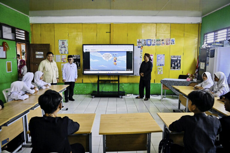 Prabowo Teknologi Smart Board