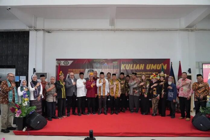 Kuliah Umum UMKT Menbud