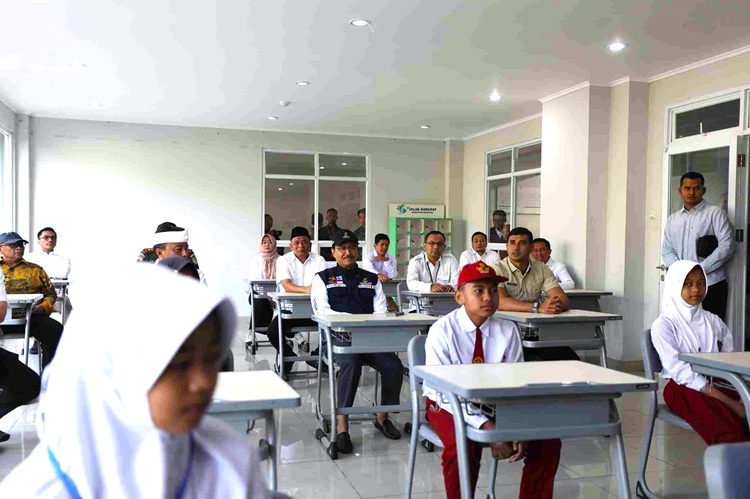 Mensos Kunjungi Calon Lokasi Sekolah Rakyat di Wisma Atlet Si Jalak Harupat Bandung