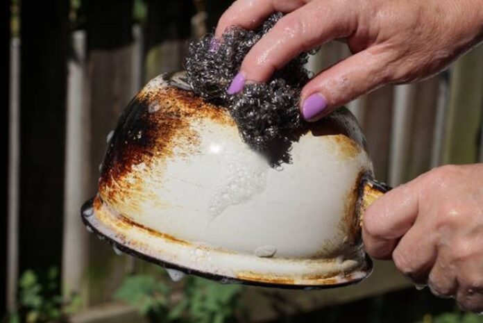 Bersihkan Panci Gosong