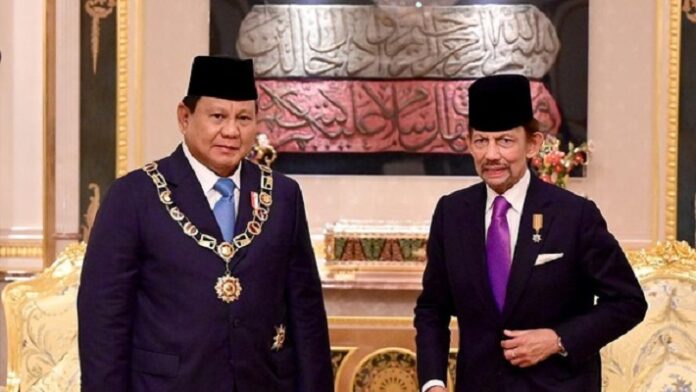 Presiden Prabowo Subianto Terima Bintang Kebesaran