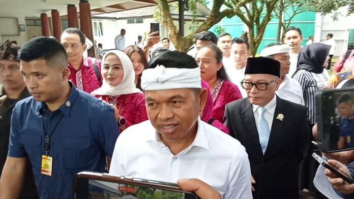 KDM Larang Guru di Jawa Barat