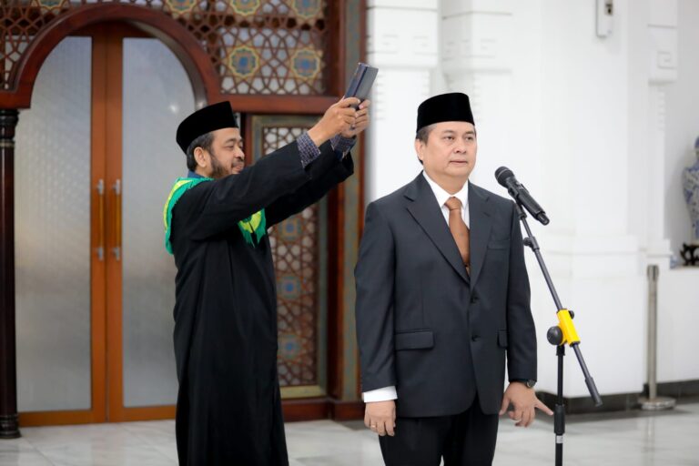 Kota Bandung Resmi Punya Sekda Baru, Farhan Beri Instruksi Segera Aktifkan Tata Kelola SDM