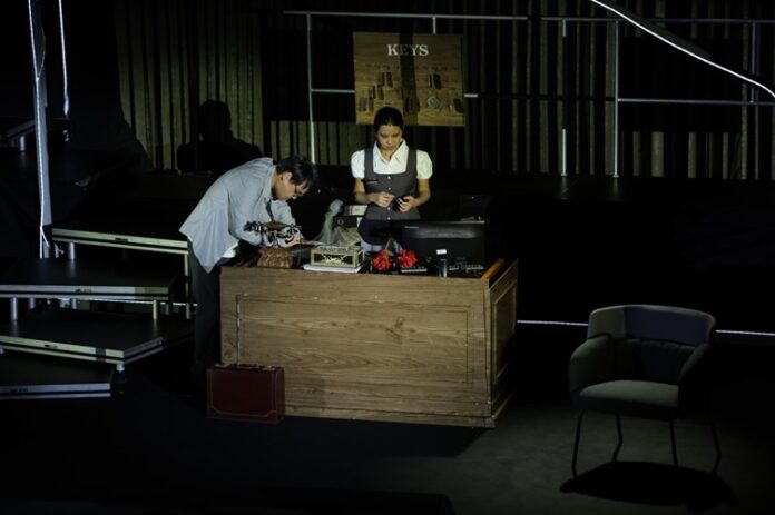 Drama Customer is King