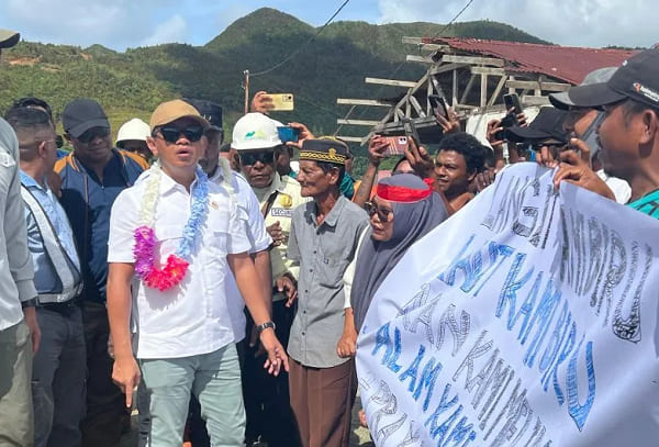 Warga Pulau Gag Minta Menteri Bahlil