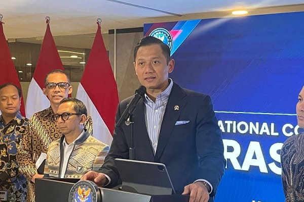 AHY Siap Bangun Proyek Giant Sea Wall