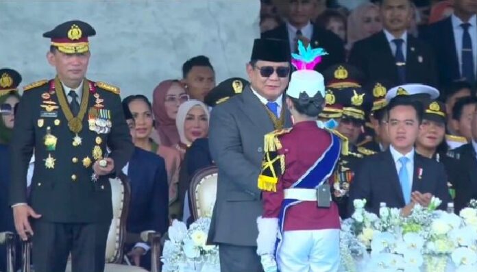 Presiden Prabowo Saksikan Defile