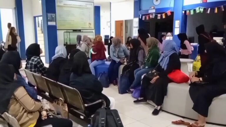 Pengertian Job Hugging, Fenomena Baru dalam Dunia Kerja