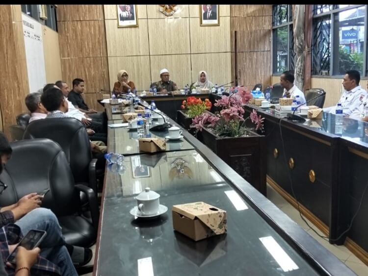 Ingin Segera di Gelar Pil-RW hingga Ngeluruk DPRD Jember, Warga RT 01 RW 15 Jember Lor Pulang Dengan Kekecewaan