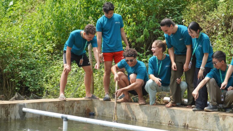Hadapi Medan Sulit dan Kendala Sinyal, Program Internasional Ini Bawa Perubahan Nyata dari Desa