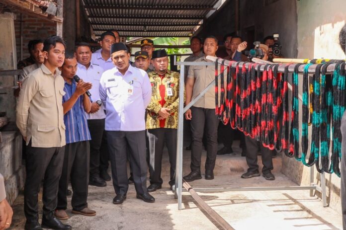 Industri Tenun Lurik Tradisional