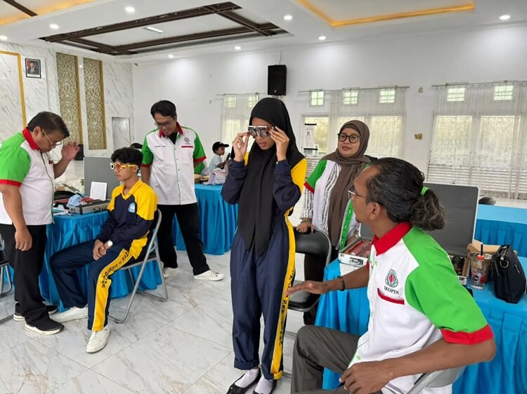 HKG PKK ke-53, Pemprov Kaltim Gelar Pemeriksaan dan Pembagian Kacamata Gratis untuk Pelajar