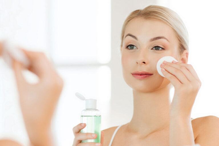 Manfaat dan Risiko Double Cleansing yang Perlu Kamu Tahu