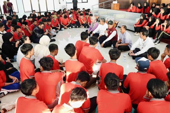 Mensos Siswa Sekolah Rakyat