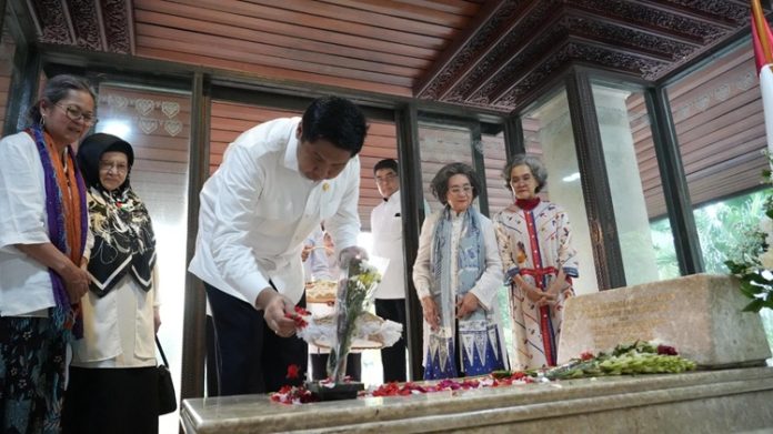 Menteri PKP Ziarah Makam Bung Hatta