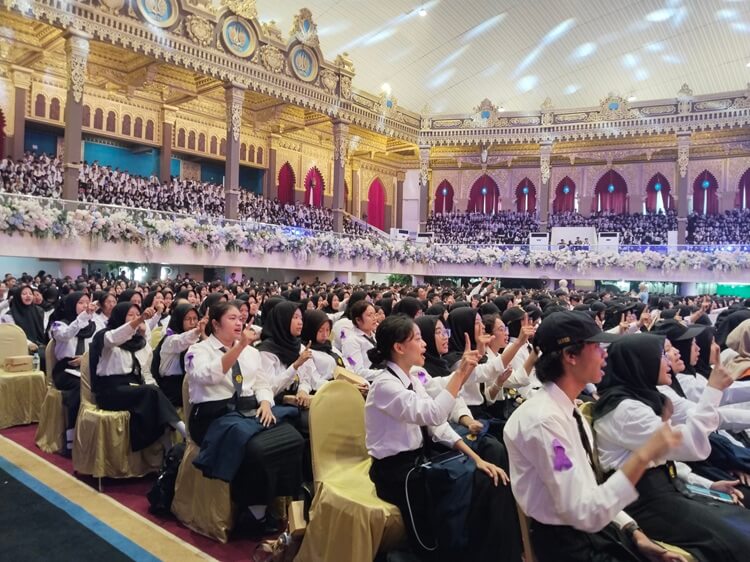 Puncak PKKMB UNESA 2025 Tegaskan Komitmen Lahirkan Generasi Emas Berdaya Saing Global