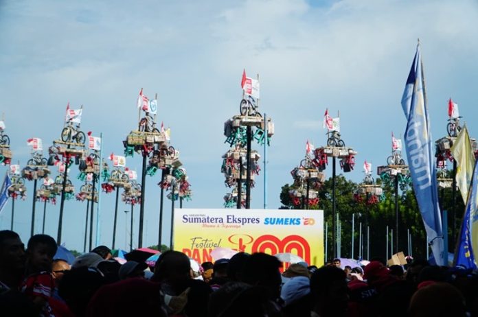 Festival Panjat Pinang 80